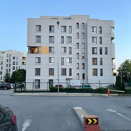 Apartment сити парк с паркомясто Warna