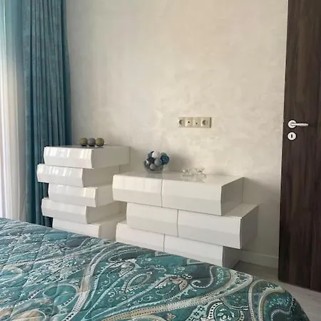 сити парк с паркомясто Lägenhet Varna